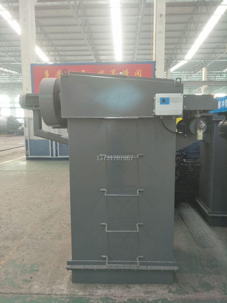 2018年最新研發15m2、25m2倉頂布袋除塵器投放市場