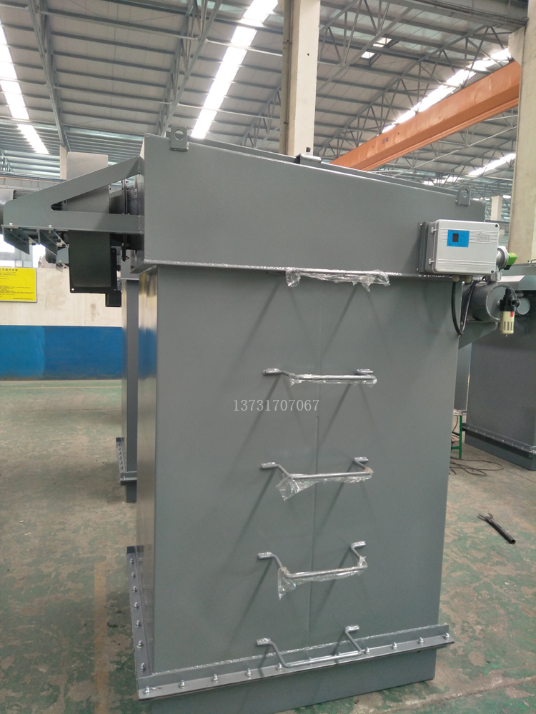 2018年最新研發15m2、25m2倉頂布袋除塵器投放市場